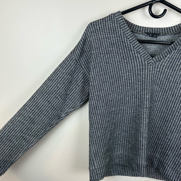 NWOT Theory Women’s Cropped Sweater Top Wool Blend Herringbone V Neck P F074509R - Picture 4 of 9